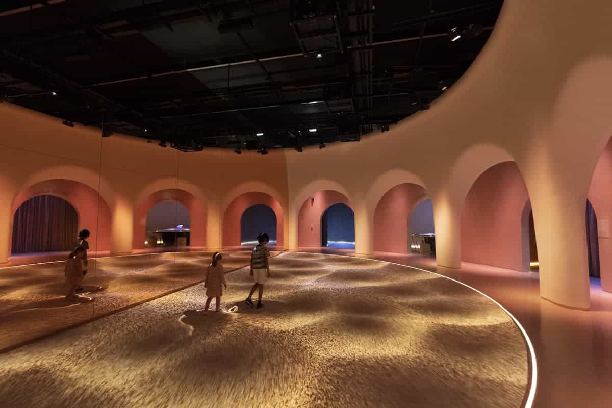 AVISPL_MOTF-Sand-Bath-with-people